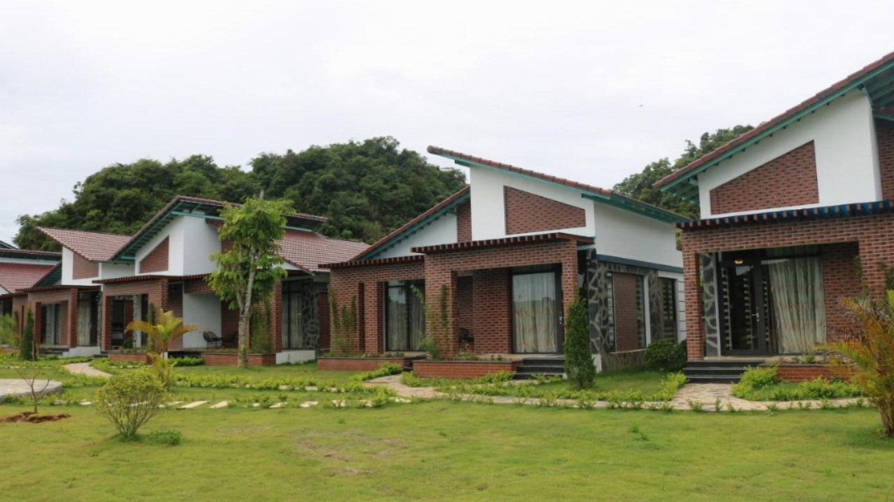 Mặt tiền các ngôi nhà tại Emopea Resort