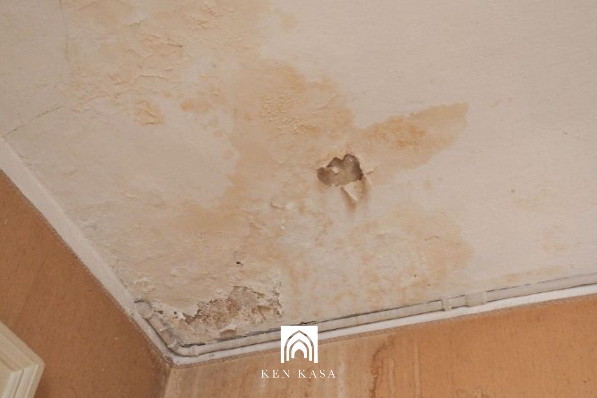 Ph&ograve;ng ngủ c&oacute; dấu hiệu ẩm mốc hoặc xuống cấp